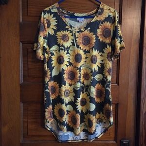 LuLaRoe Iris NWT 🌻